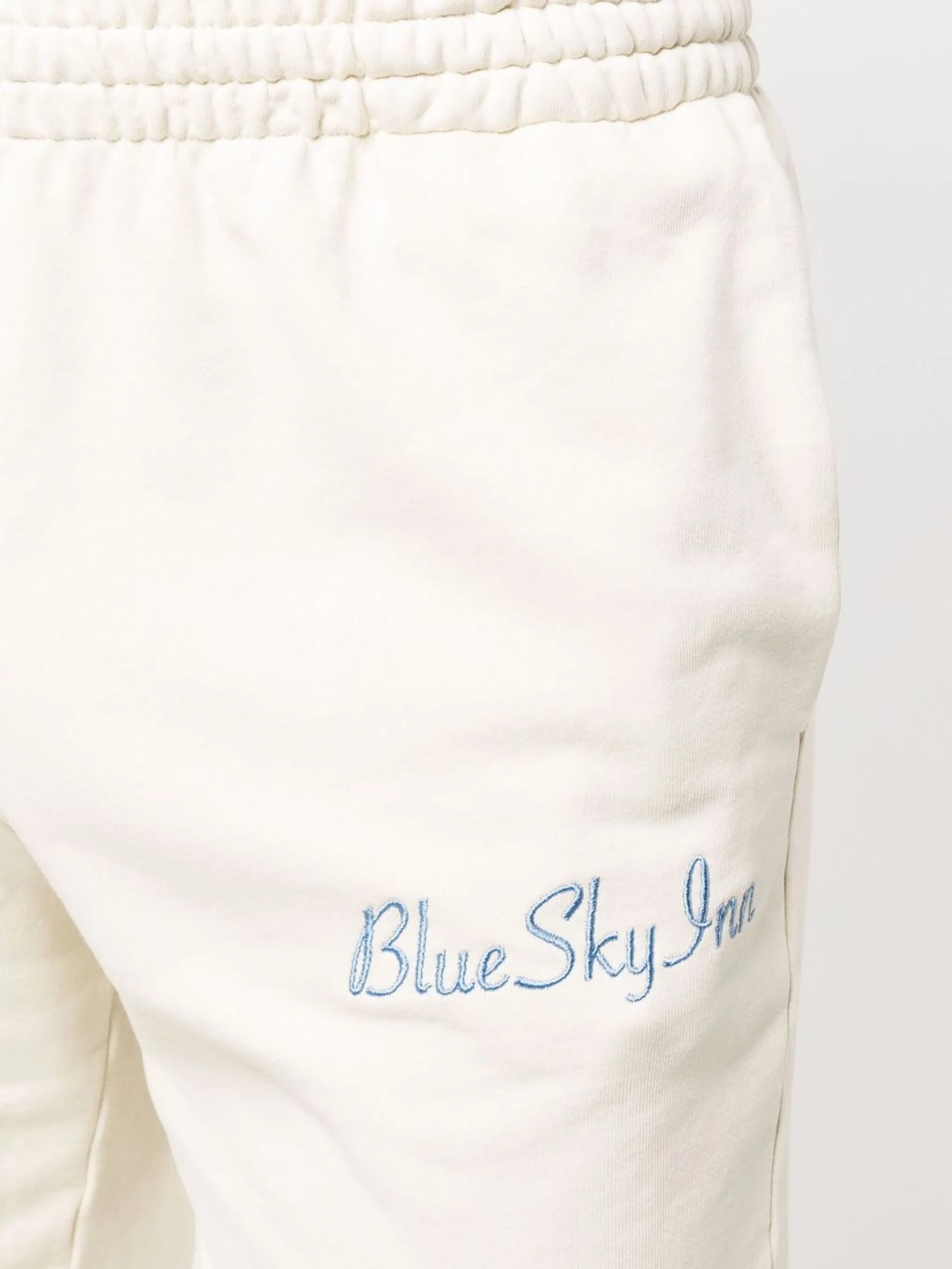 Pantalones cortos con logotipo en color crema