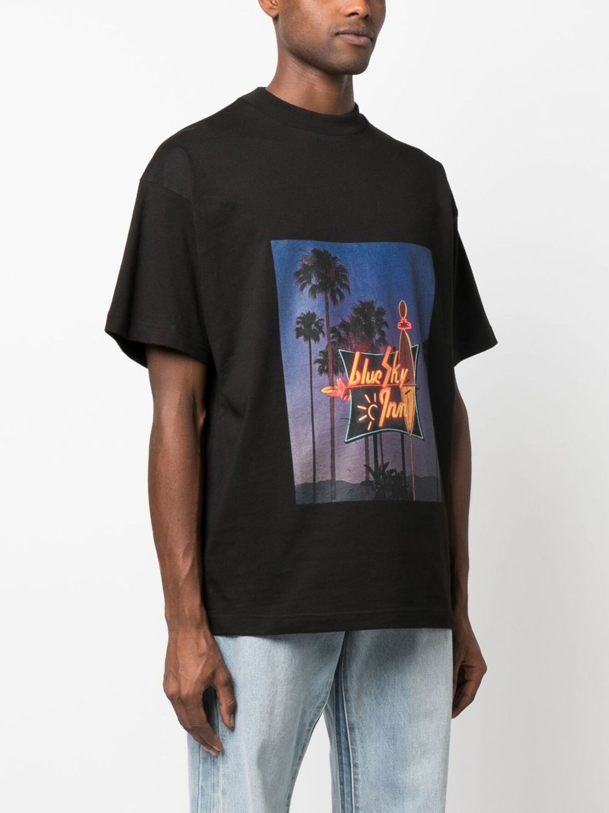 Camiseta con letrero