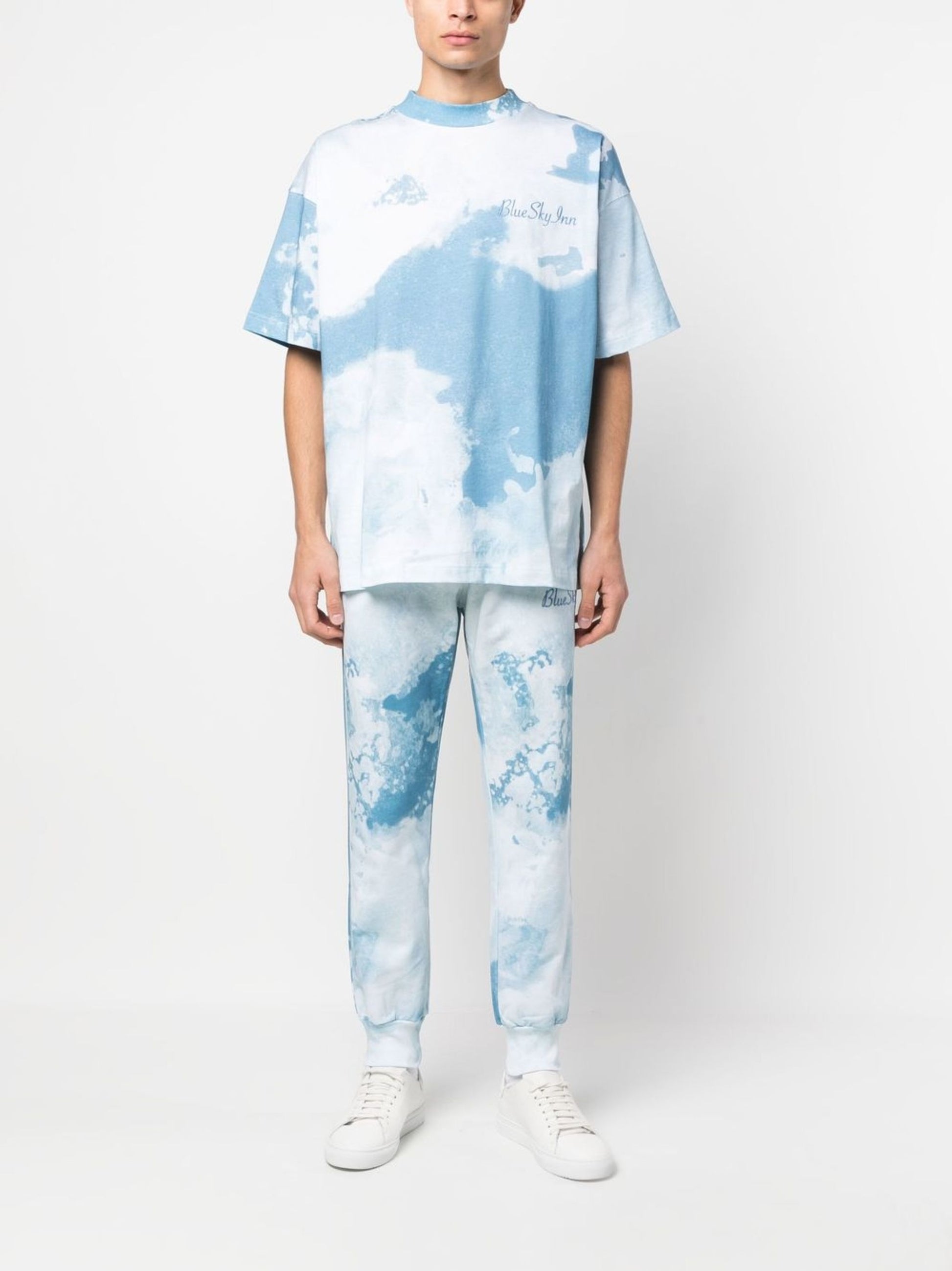 Camiseta con logo y efecto tie dye de Clouds