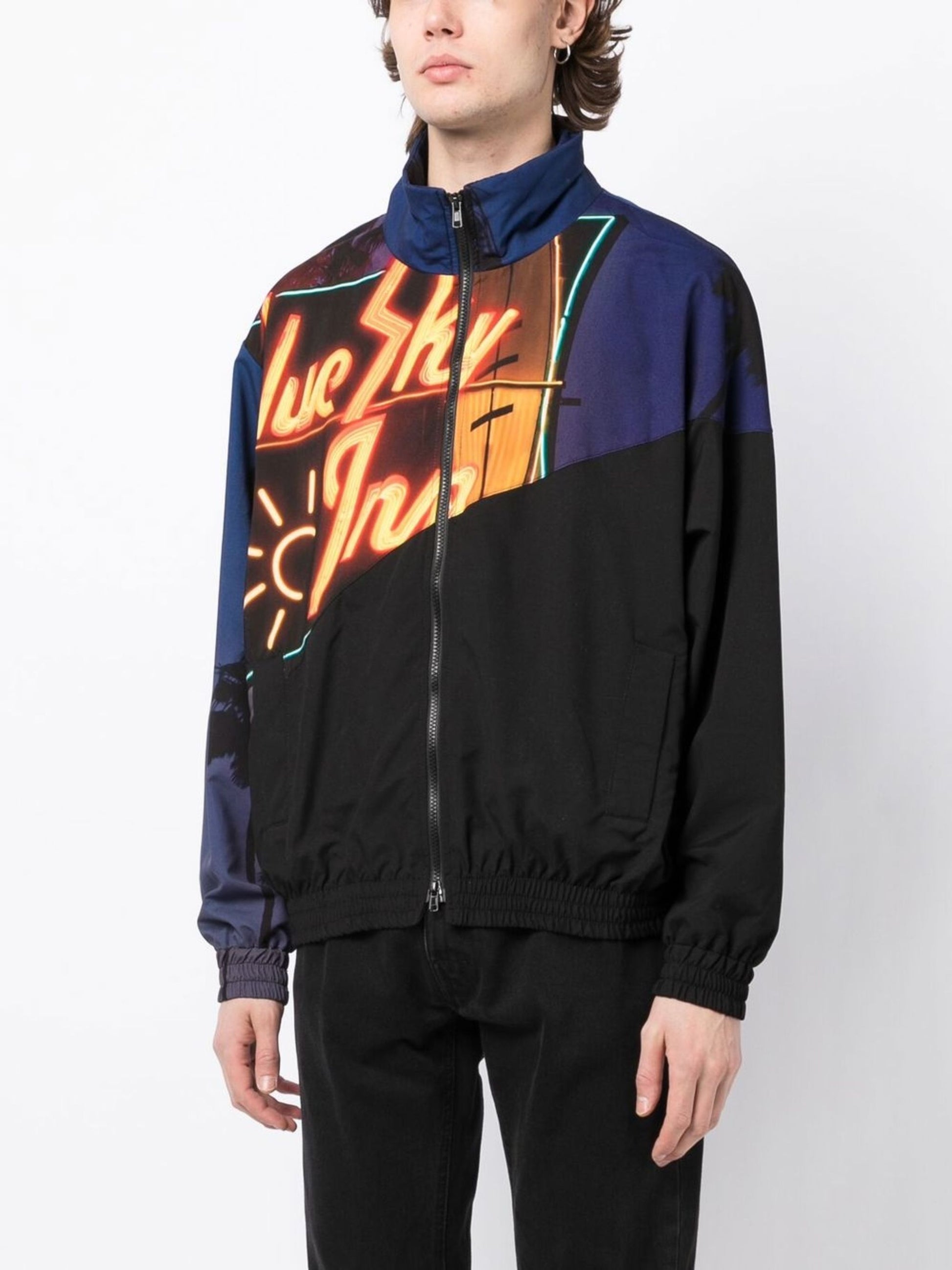Chaqueta de nailon con letrero