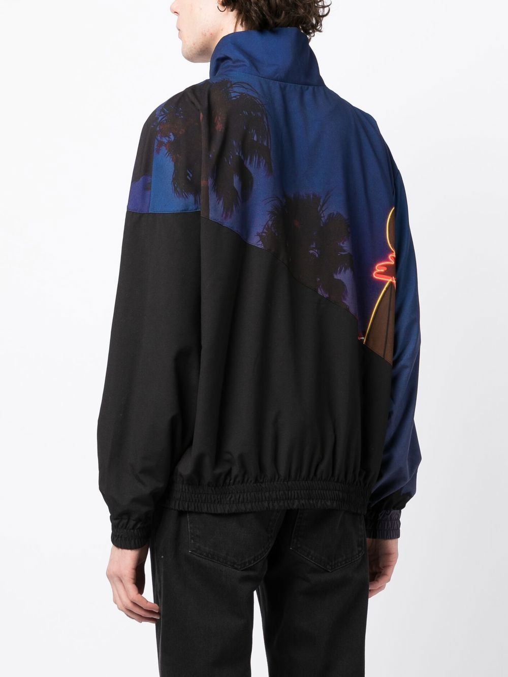 Chaqueta de nailon con letrero