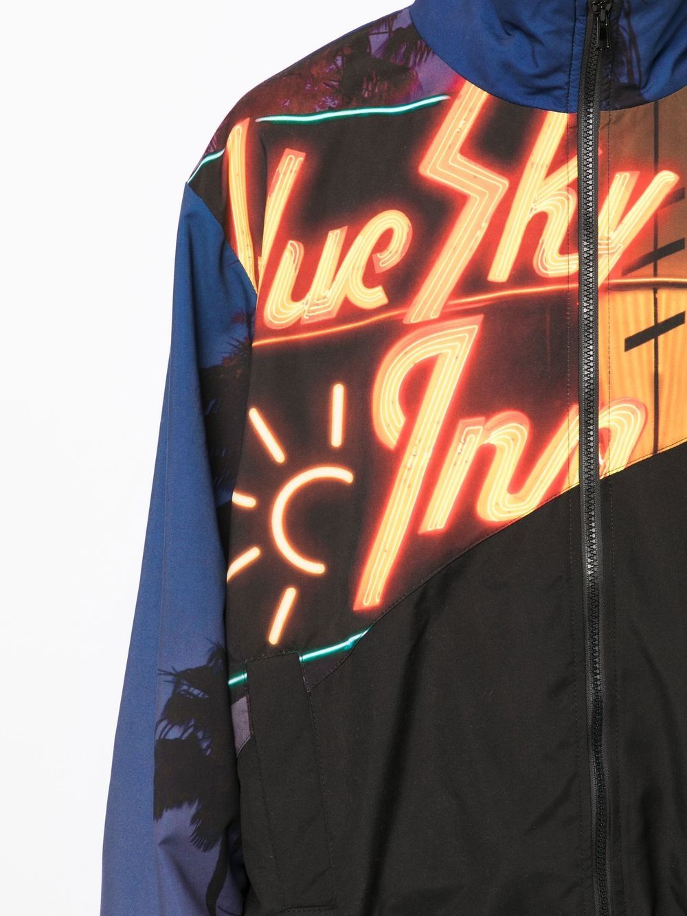 Chaqueta de nailon con letrero