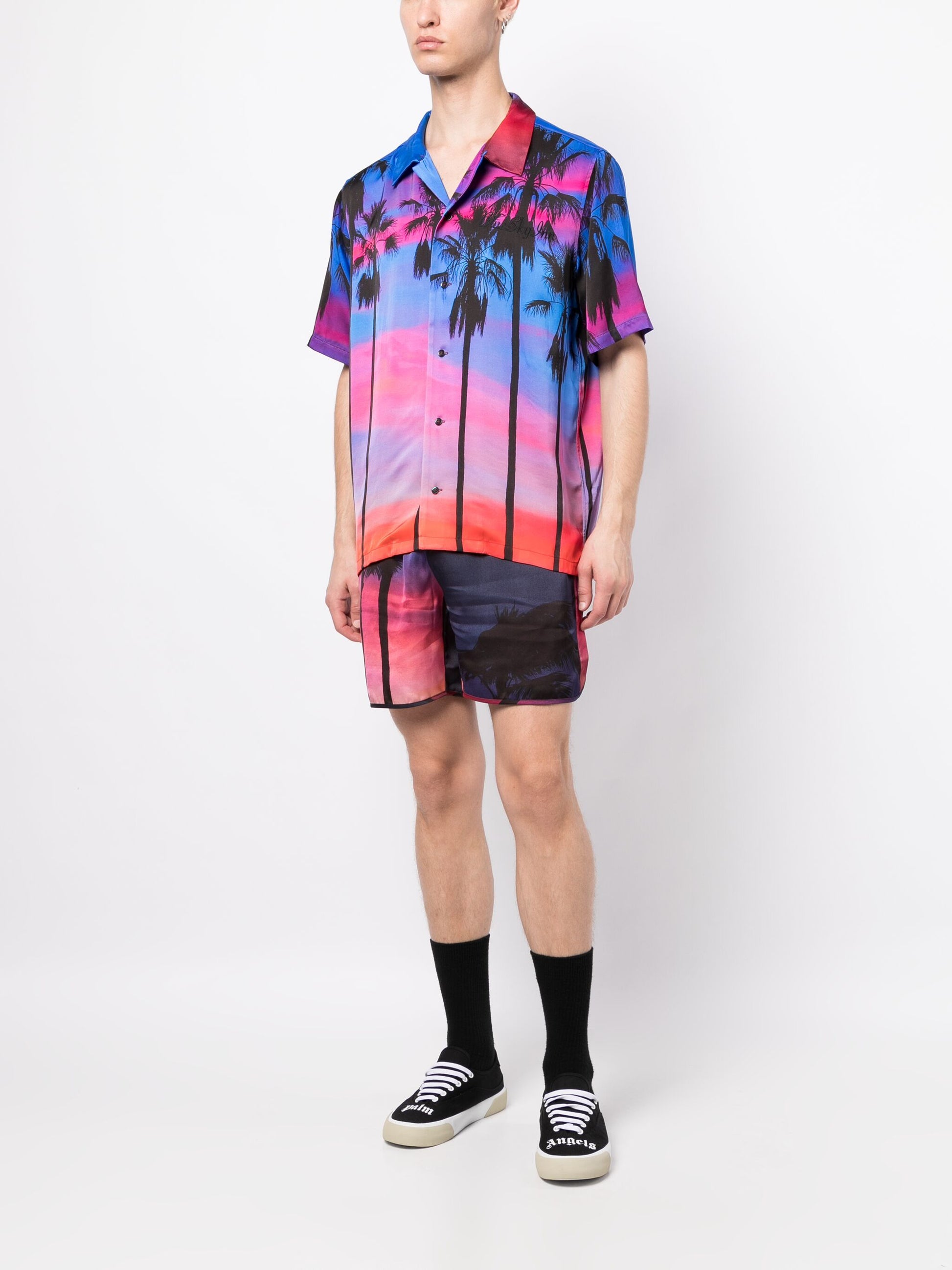 Camiseta con palmeras al atardecer
