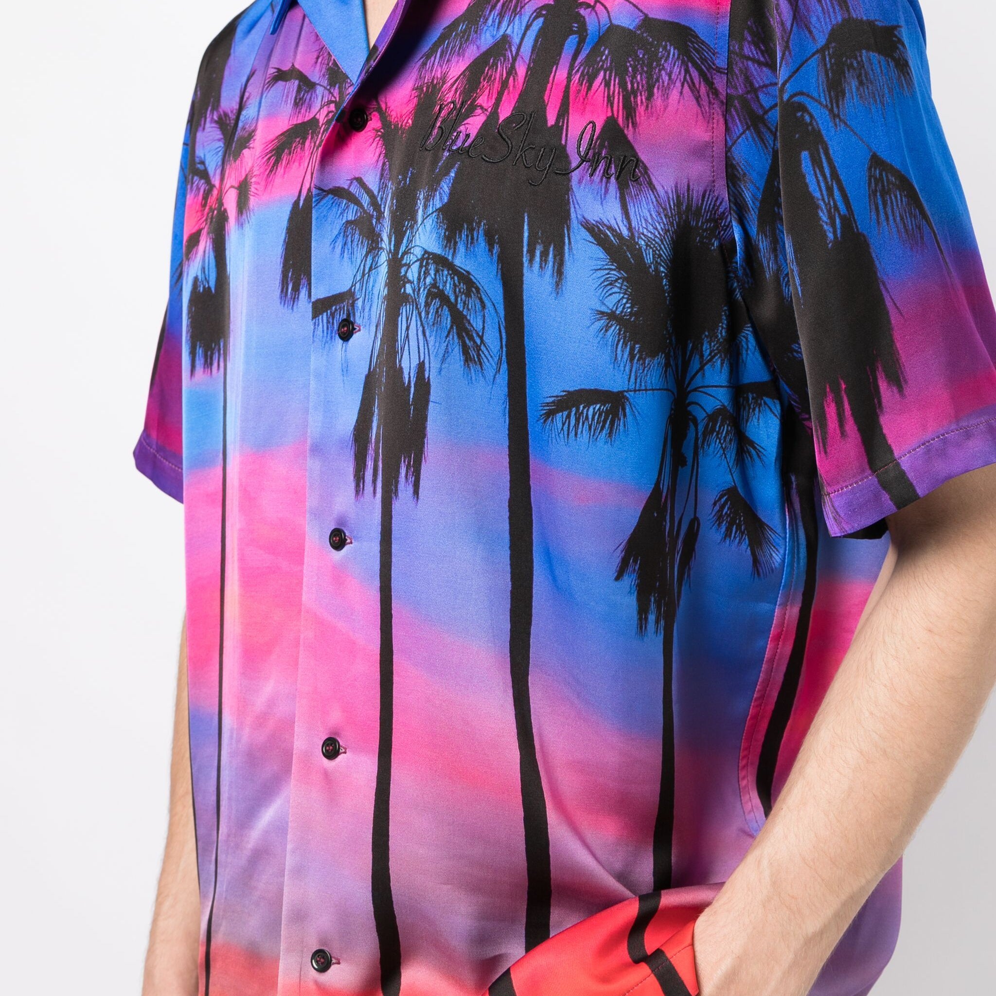 Camiseta con palmeras al atardecer