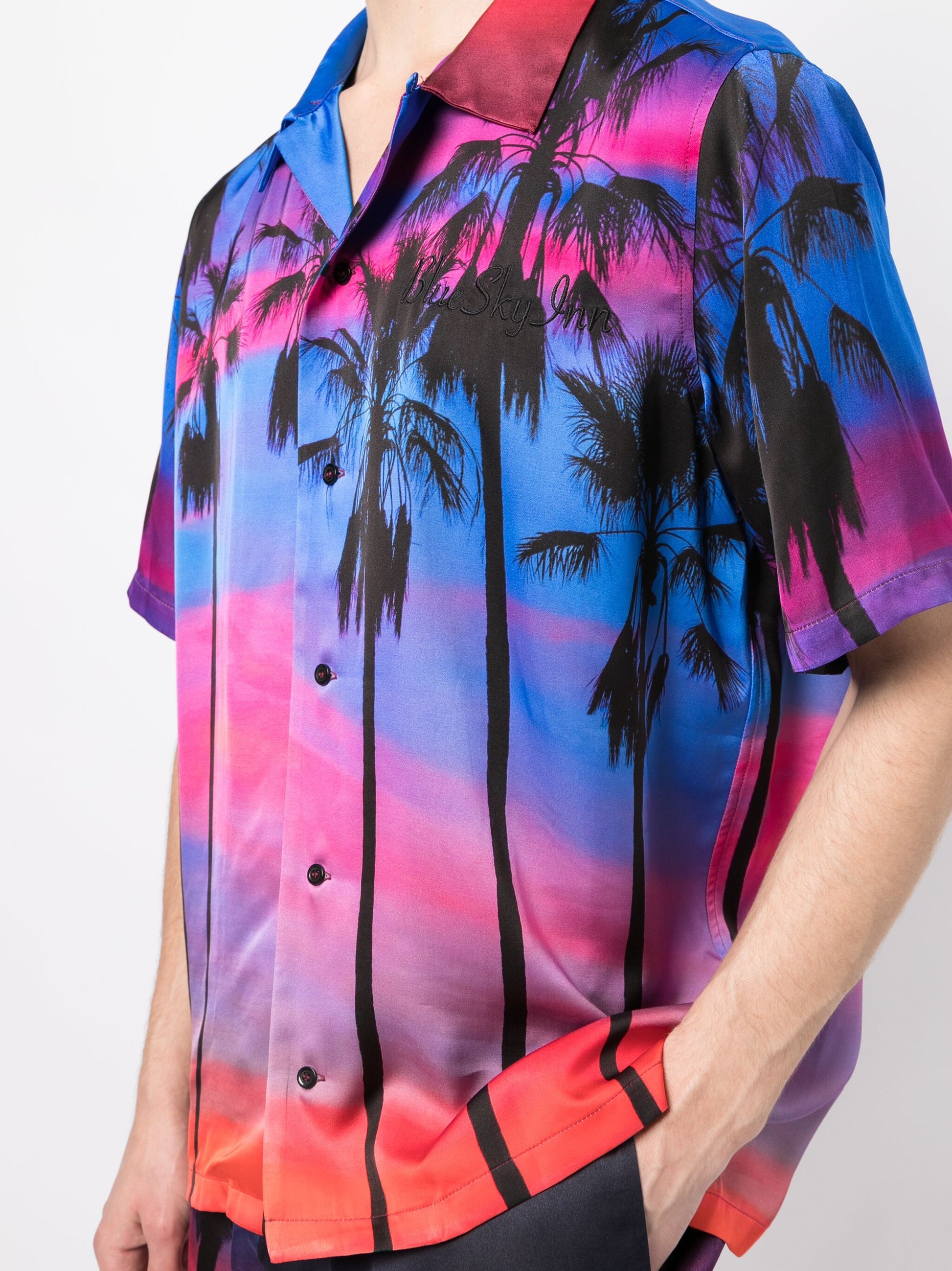 Camiseta con palmeras al atardecer