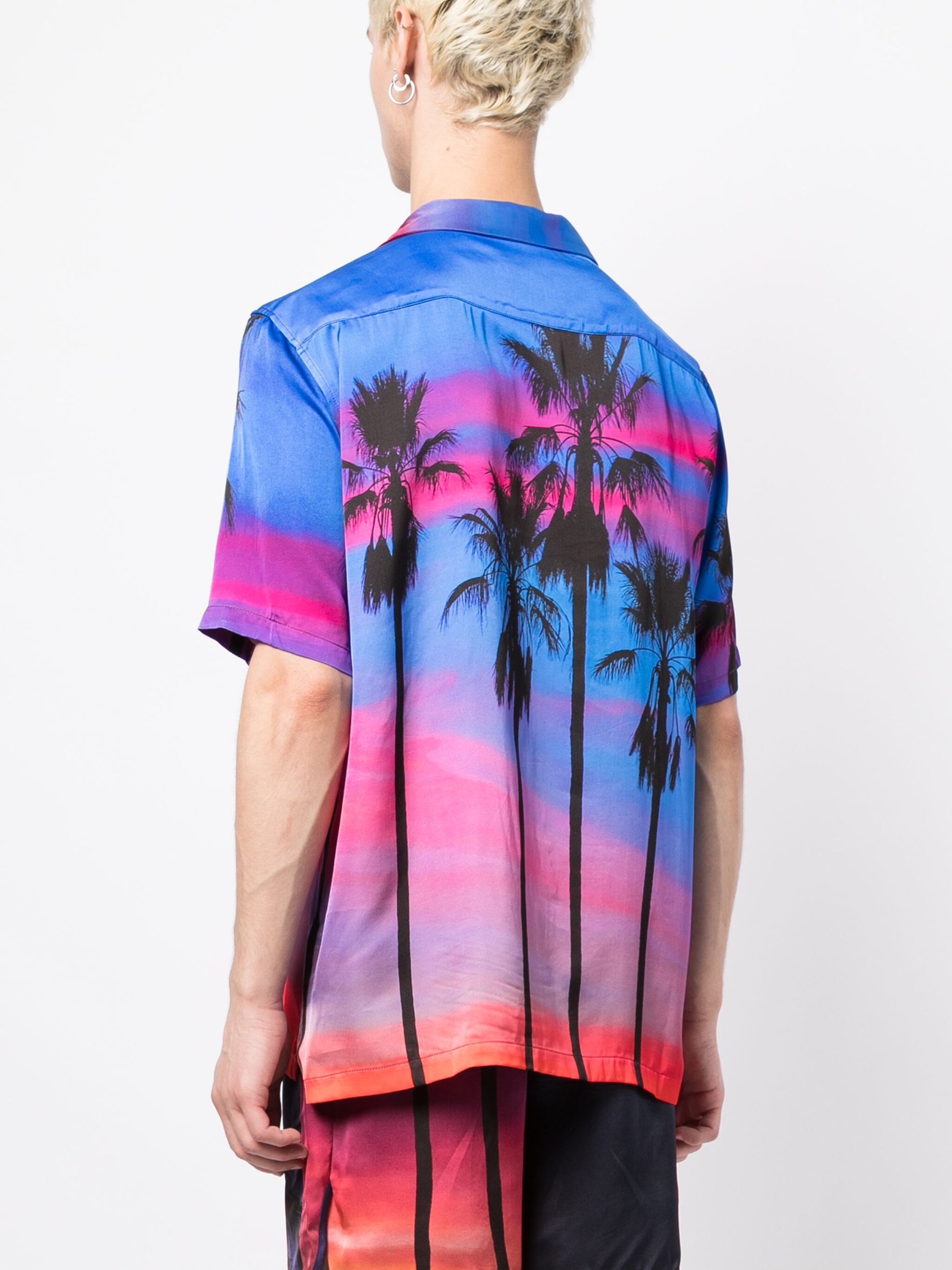 Camiseta con palmeras al atardecer