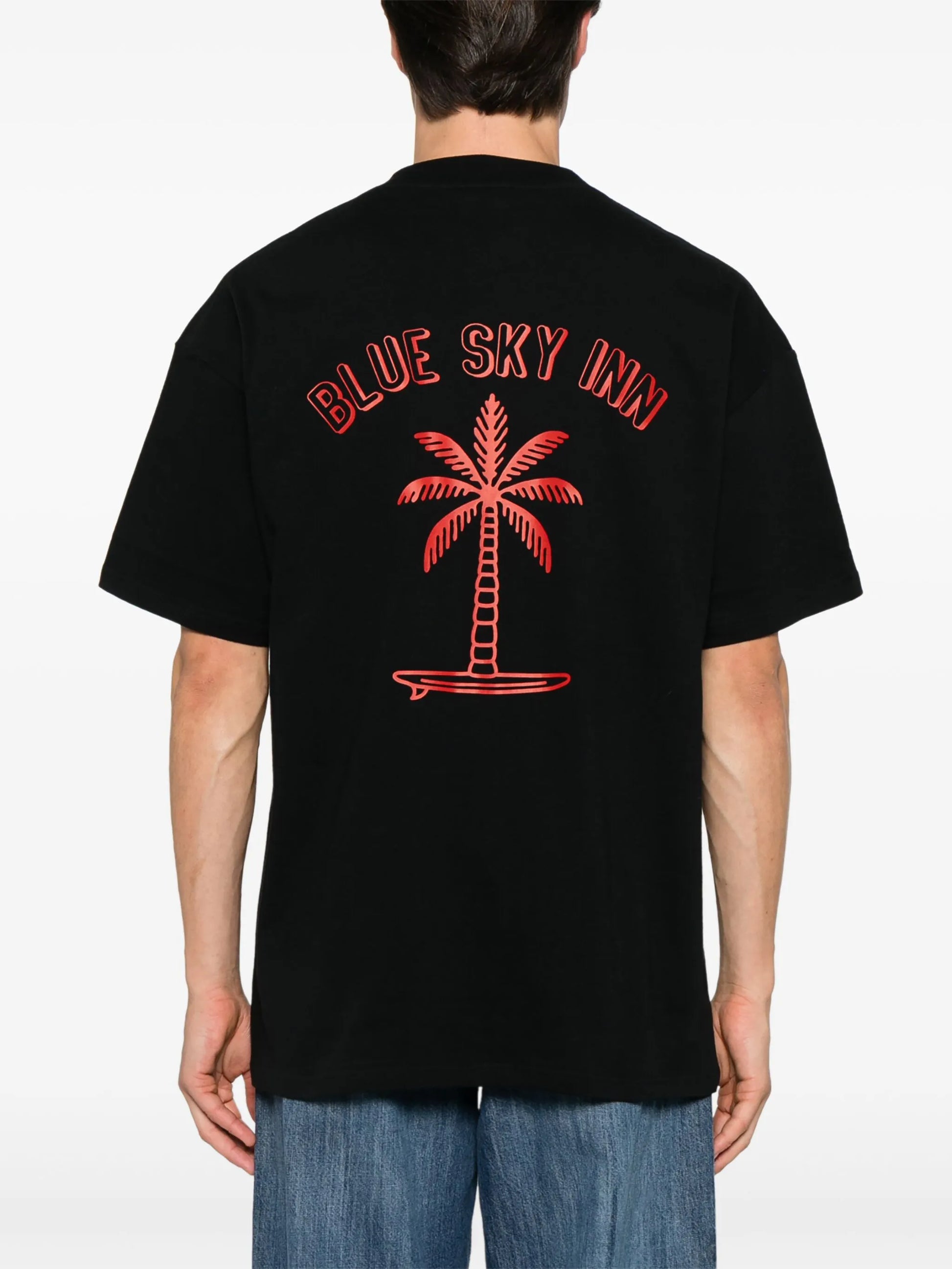 Camiseta negra con palmeras surferas