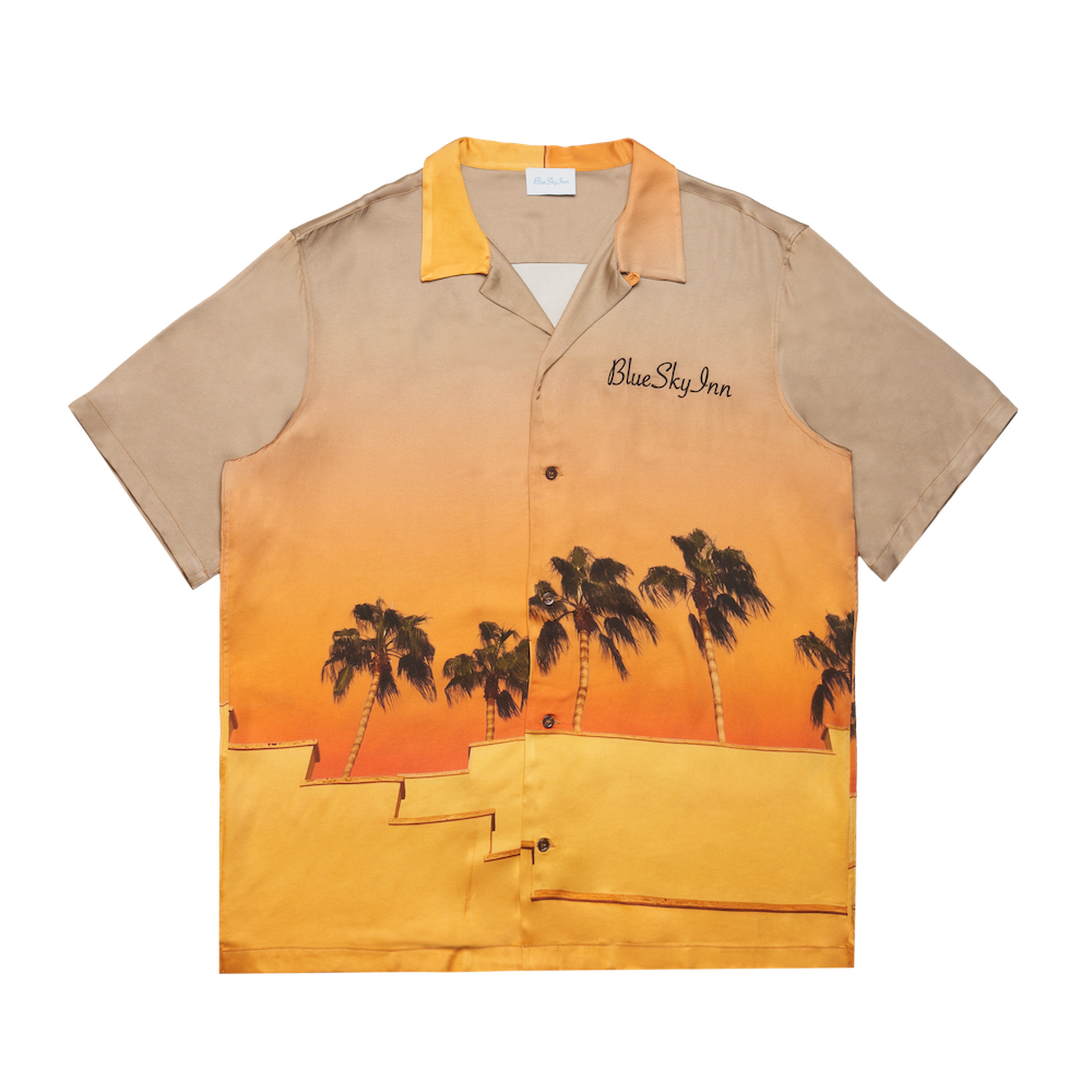 Camiseta con escaleras al atardecer